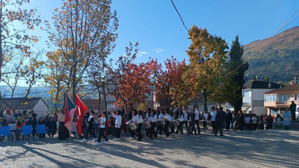 29 Ekim Cumhuriyet Bayramı okulumuzda coşku ile kutlandı. 